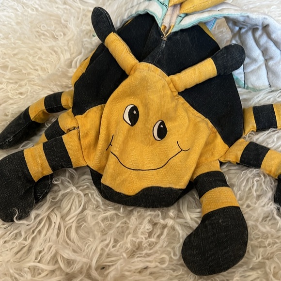 Handmade Bumblebee Purse - Picture 2 of 5